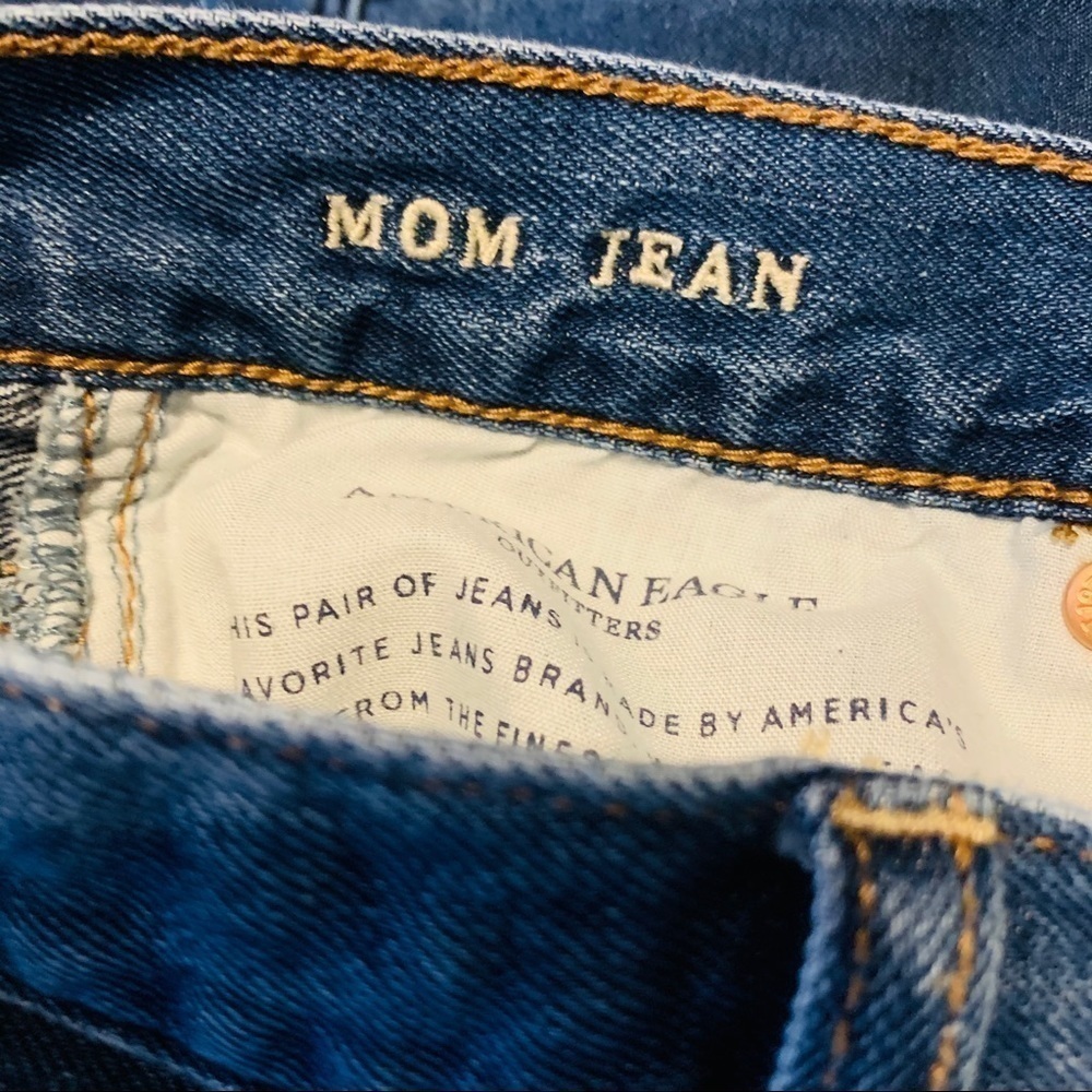American Eagle Distressed Cropped Mom Jeans - Picture 5 of 7